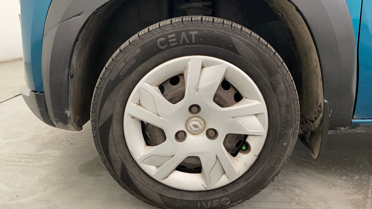 Used 2020 Renault Kwid RXT Petrol Manual tyres LEFT FRONT TYRE RIM VIEW