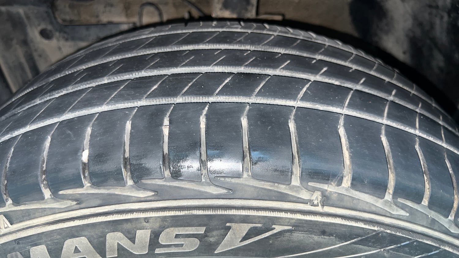 Used 2020 maruti-suzuki Vitara Brezza VXi Petrol Manual tyres LEFT FRONT TYRE TREAD VIEW