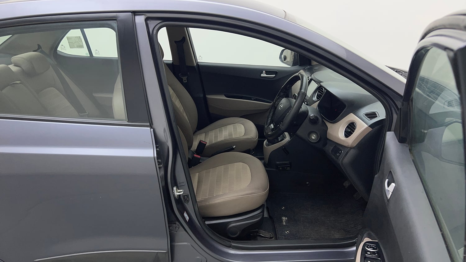 Used 2017 Hyundai Xcent SX Petrol Manual interior RIGHT SIDE FRONT DOOR CABIN VIEW