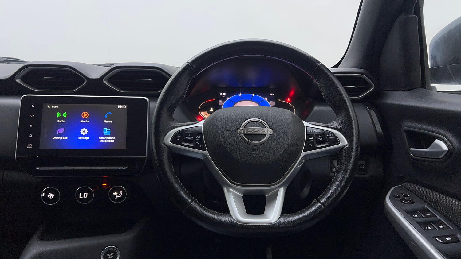 Used 2022 Nissan Magnite XV Premium Turbo CVT Petrol Automatic interior STEERING VIEW