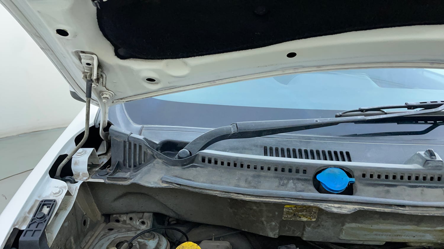 Used 2022 Datsun Redi-GO T(O) 1.0 Petrol Manual engine ENGINE RIGHT SIDE HINGE & APRON VIEW