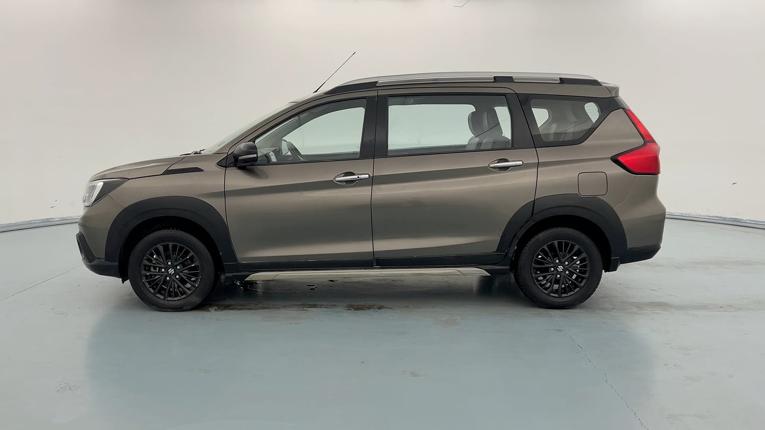 Used 2022 Maruti Suzuki XL6 Zeta MT Petrol Petrol Manual exterior LEFT SIDE VIEW