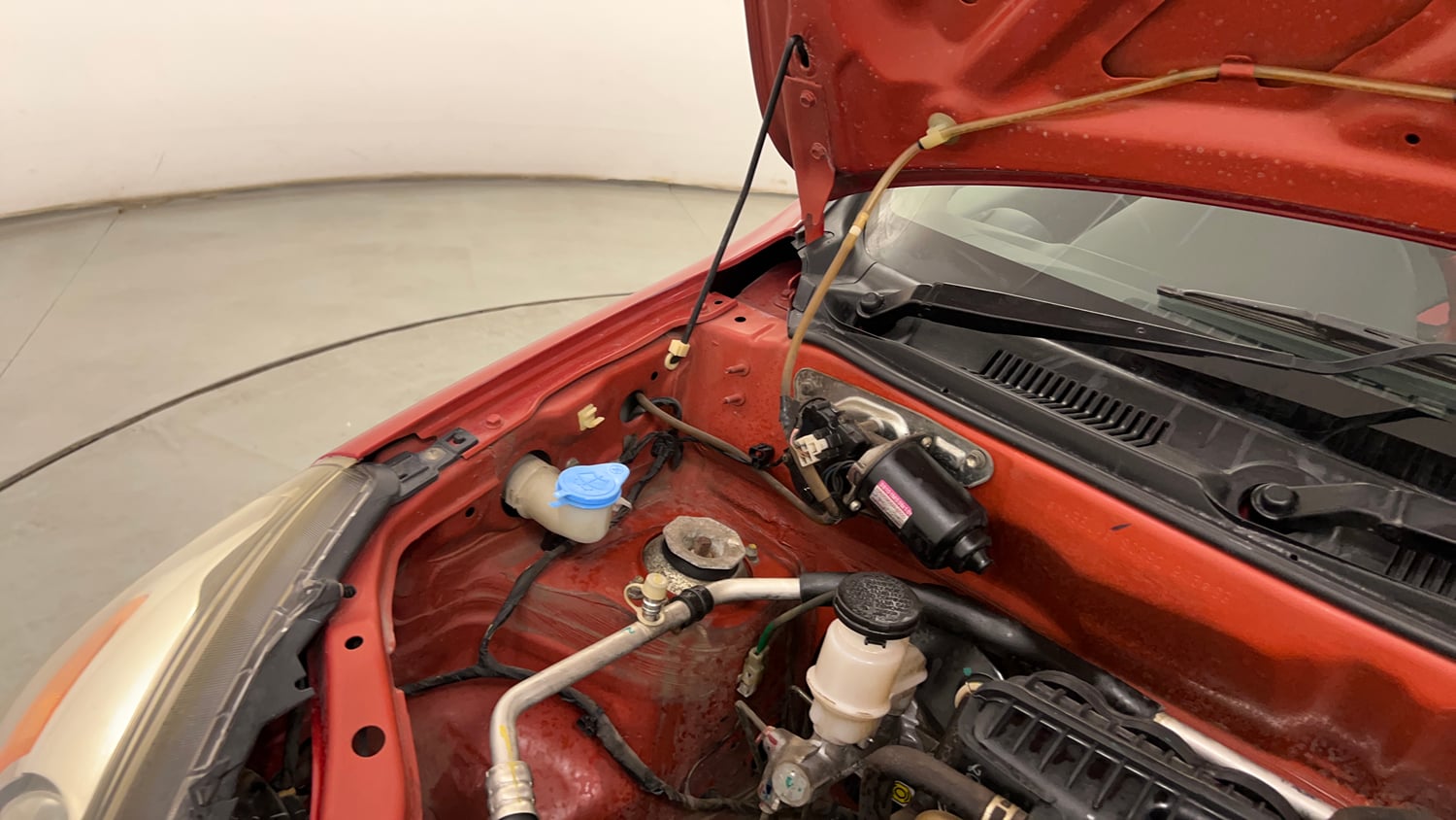 Used 2016 Maruti Suzuki Alto 800 VXi Petrol Manual engine ENGINE RIGHT SIDE HINGE & APRON VIEW