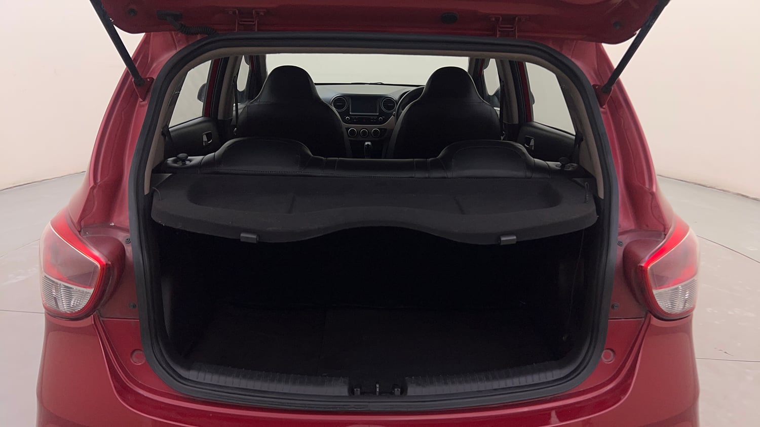 Used 2018 Hyundai Grand i10 Sportz AT 1.2 Kappa VTVT Petrol Automatic interior DICKY INSIDE VIEW