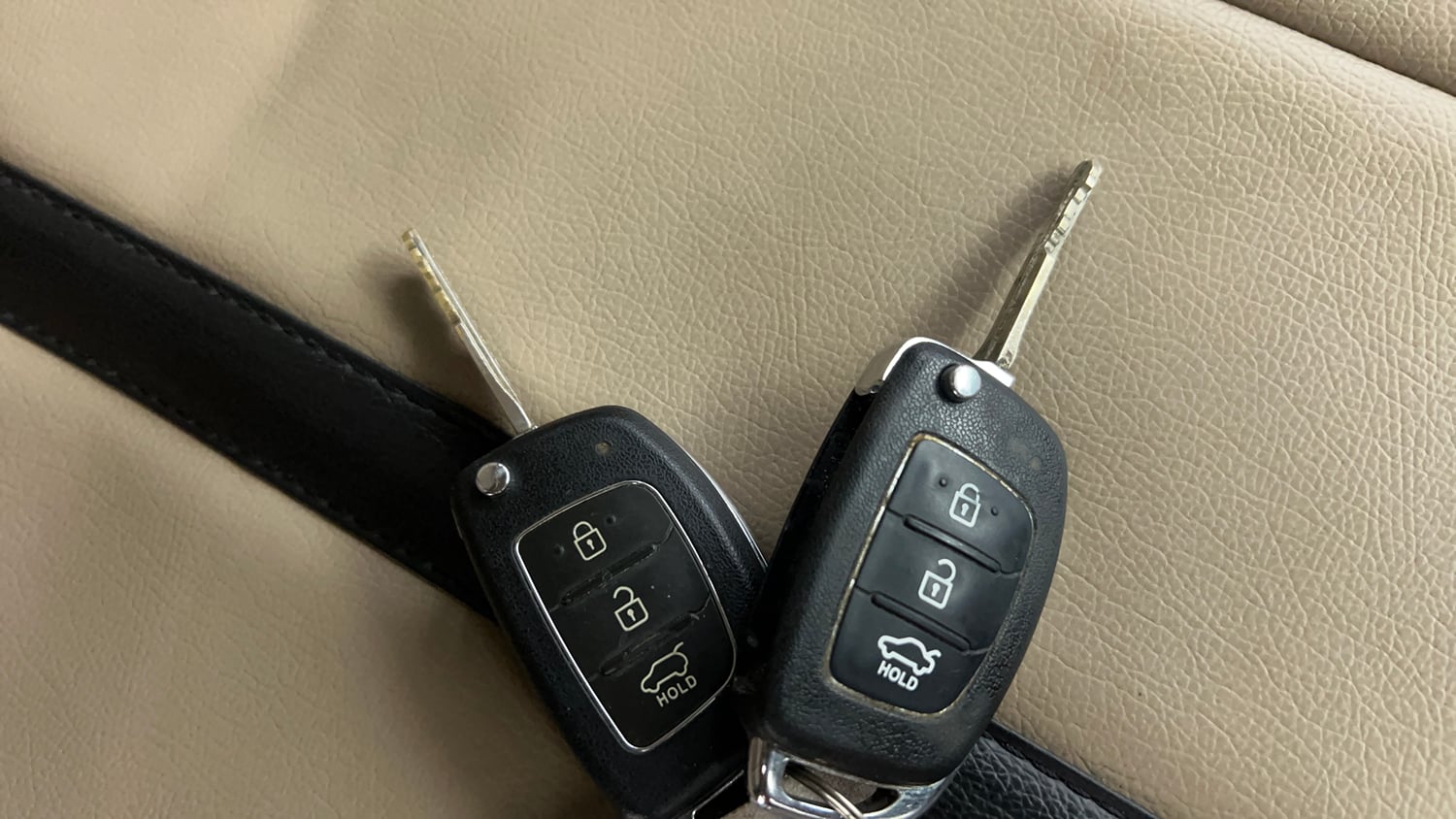 Used 2014 Hyundai Xcent SX 1.2 (O) Petrol Manual extra CAR KEY VIEW