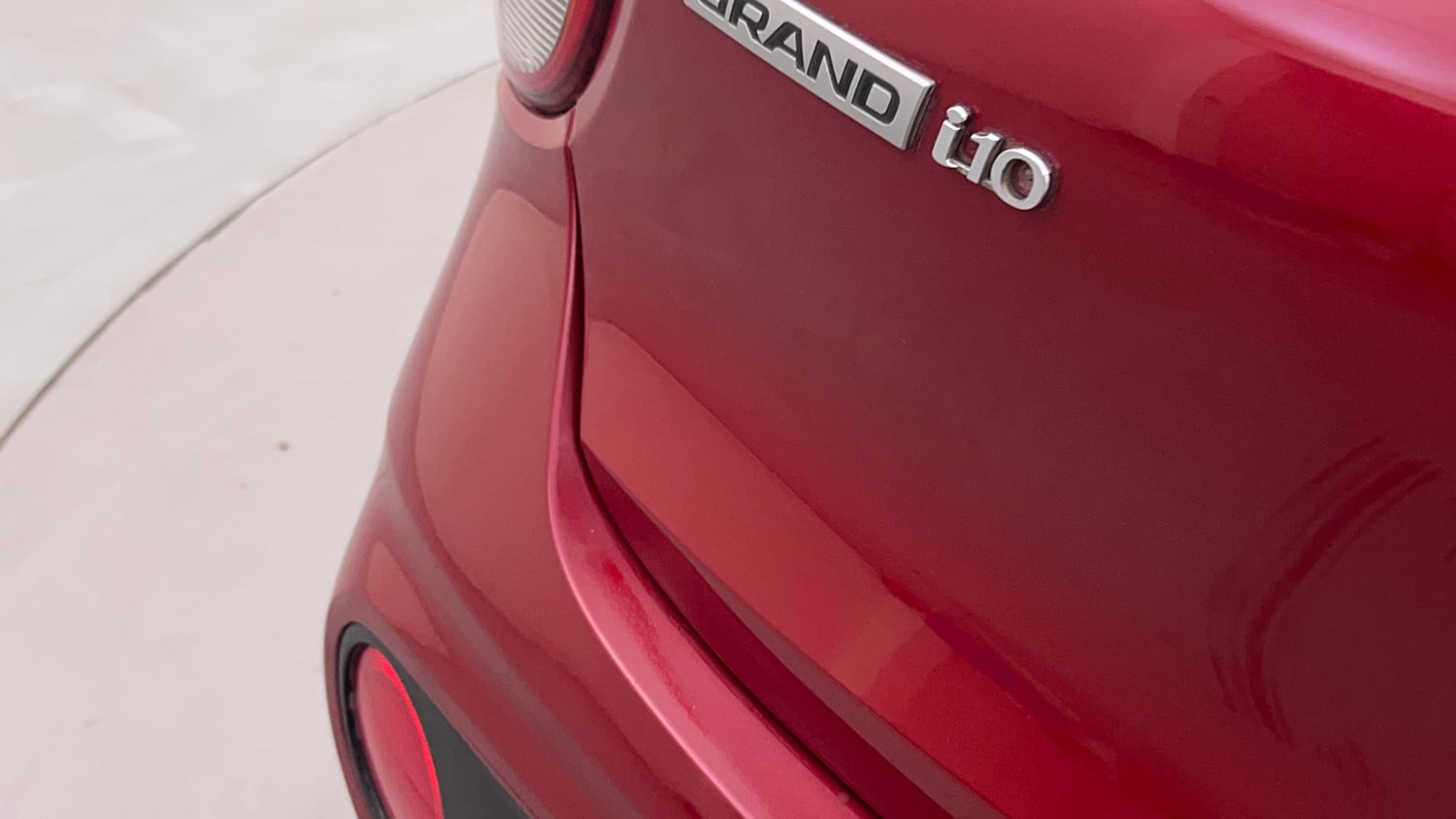 Used 2018 Hyundai Grand i10 Sportz AT 1.2 Kappa VTVT Petrol Automatic dents MINOR SCRATCH
