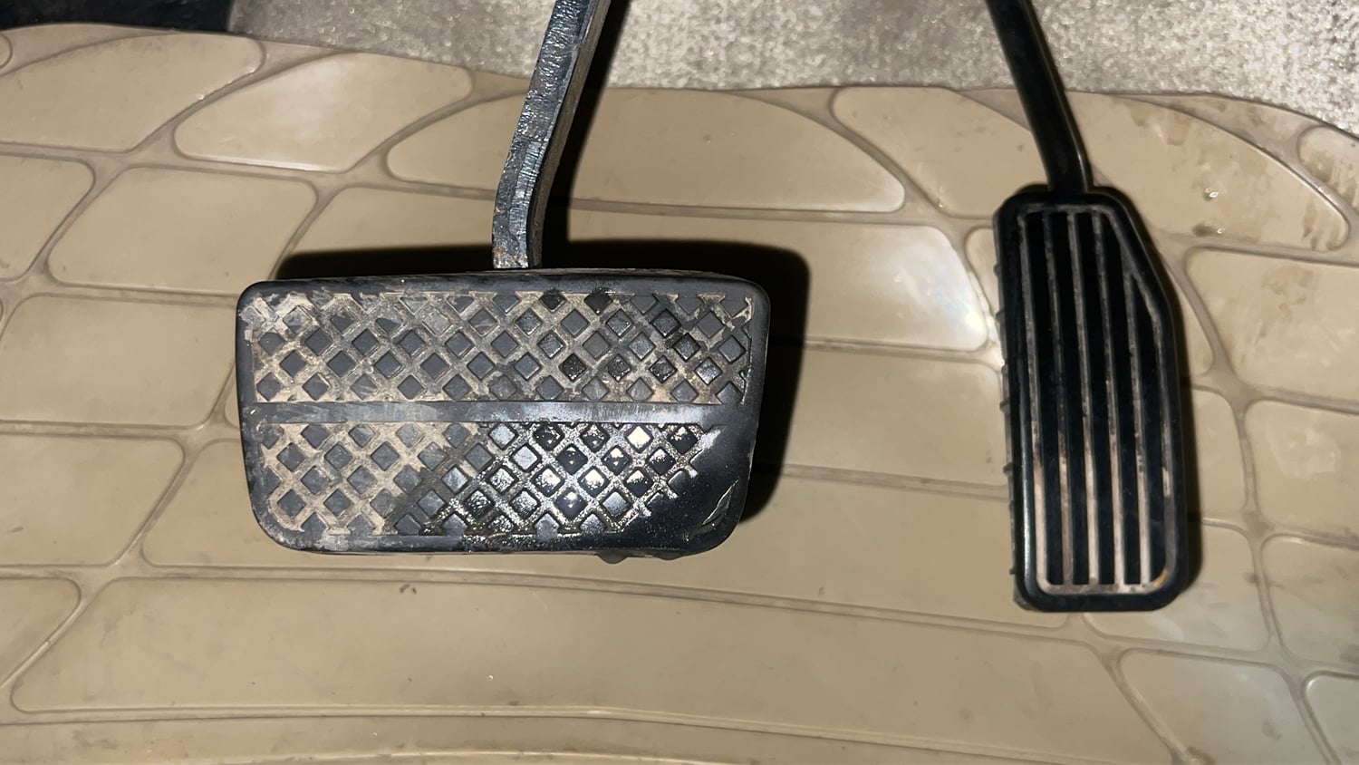 Used 2015 Honda Amaze 1.2 VX AT i-VTEC Petrol Automatic interior PEDALS VIEW