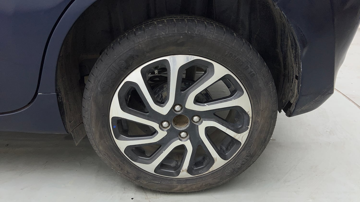 Used 2022 Maruti Suzuki Baleno Alpha MT Petrol Manual tyres LEFT REAR TYRE RIM VIEW