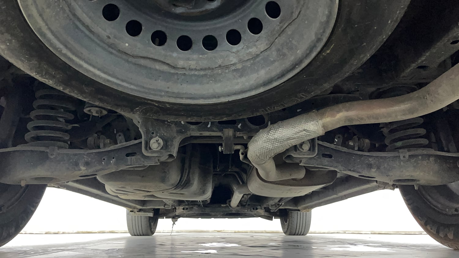Used 2022 Mahindra XUV700 AX 5 Diesel MT 7 STR Diesel Manual extra REAR UNDERBODY VIEW (TAKEN FROM REAR)