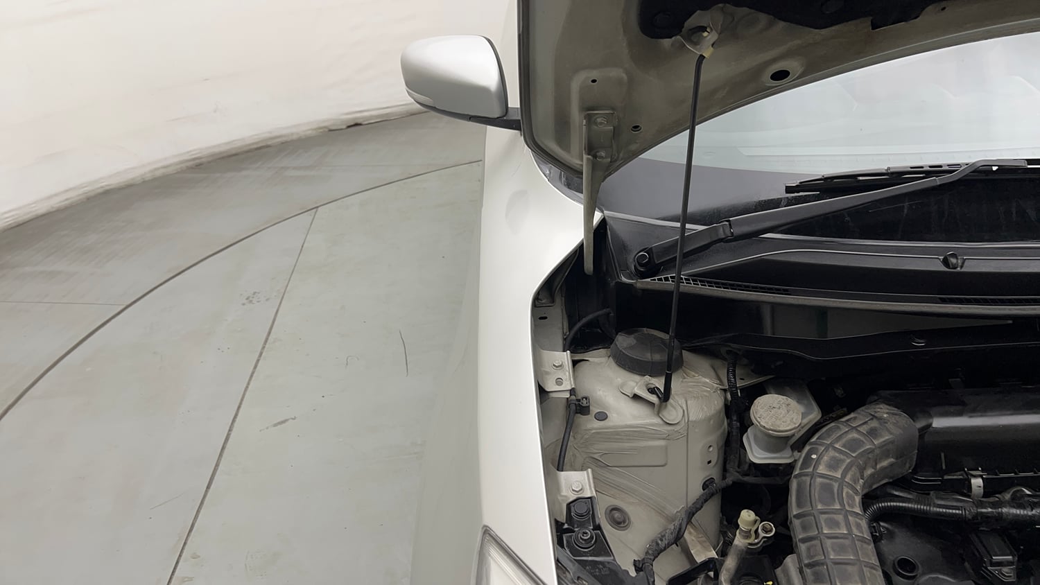 Used 2021 Maruti Suzuki Swift VXi AMT Petrol Automatic engine ENGINE RIGHT SIDE HINGE & APRON VIEW
