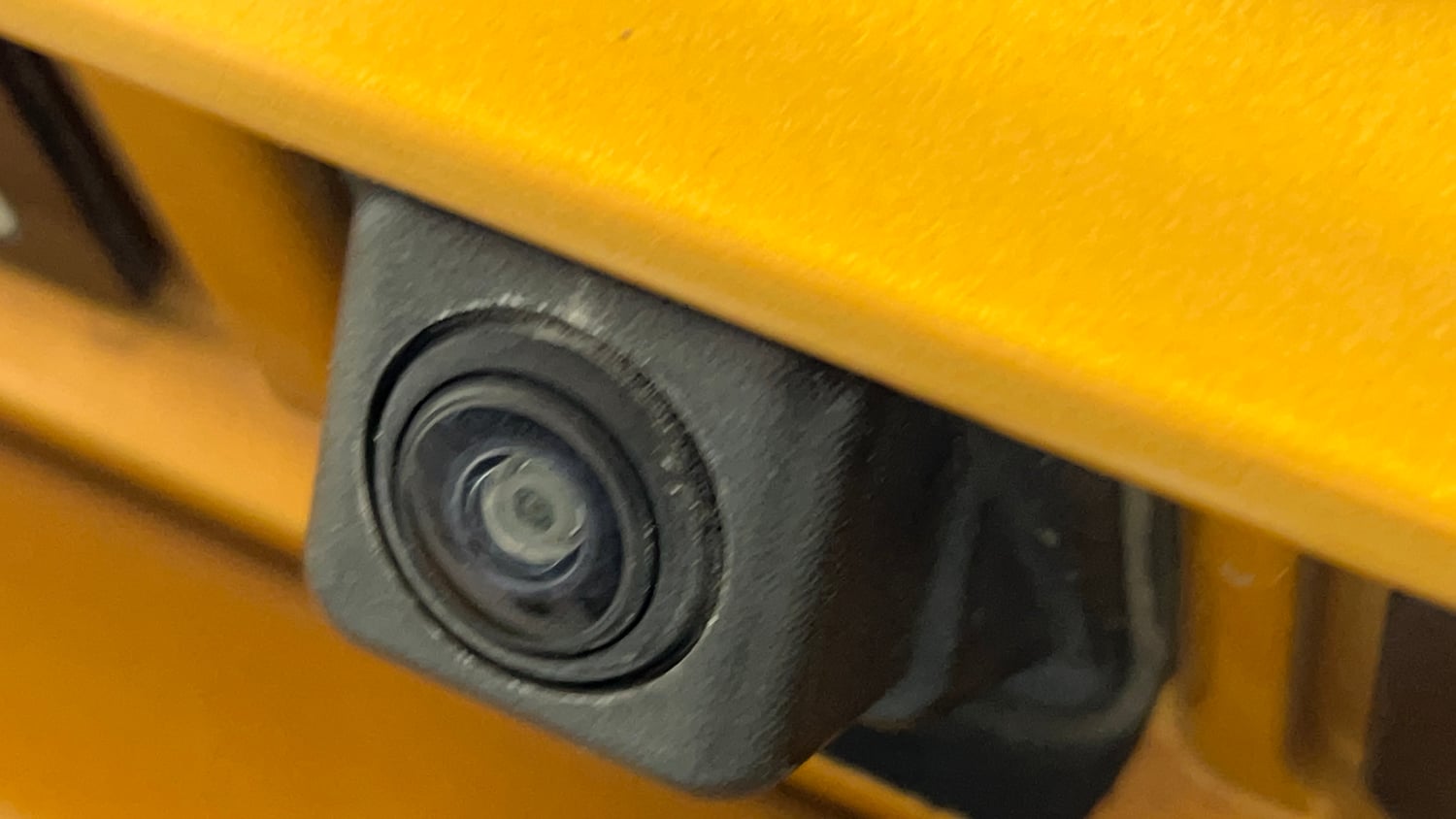 Used 2020 Renault Triber RXZ Petrol Manual top_features Rear camera