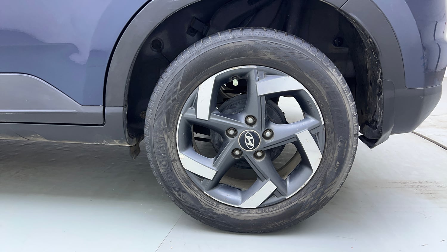 Used 2019 Hyundai Venue SX Plus 1.0 Turbo DCT Petrol Automatic tyres LEFT REAR TYRE RIM VIEW