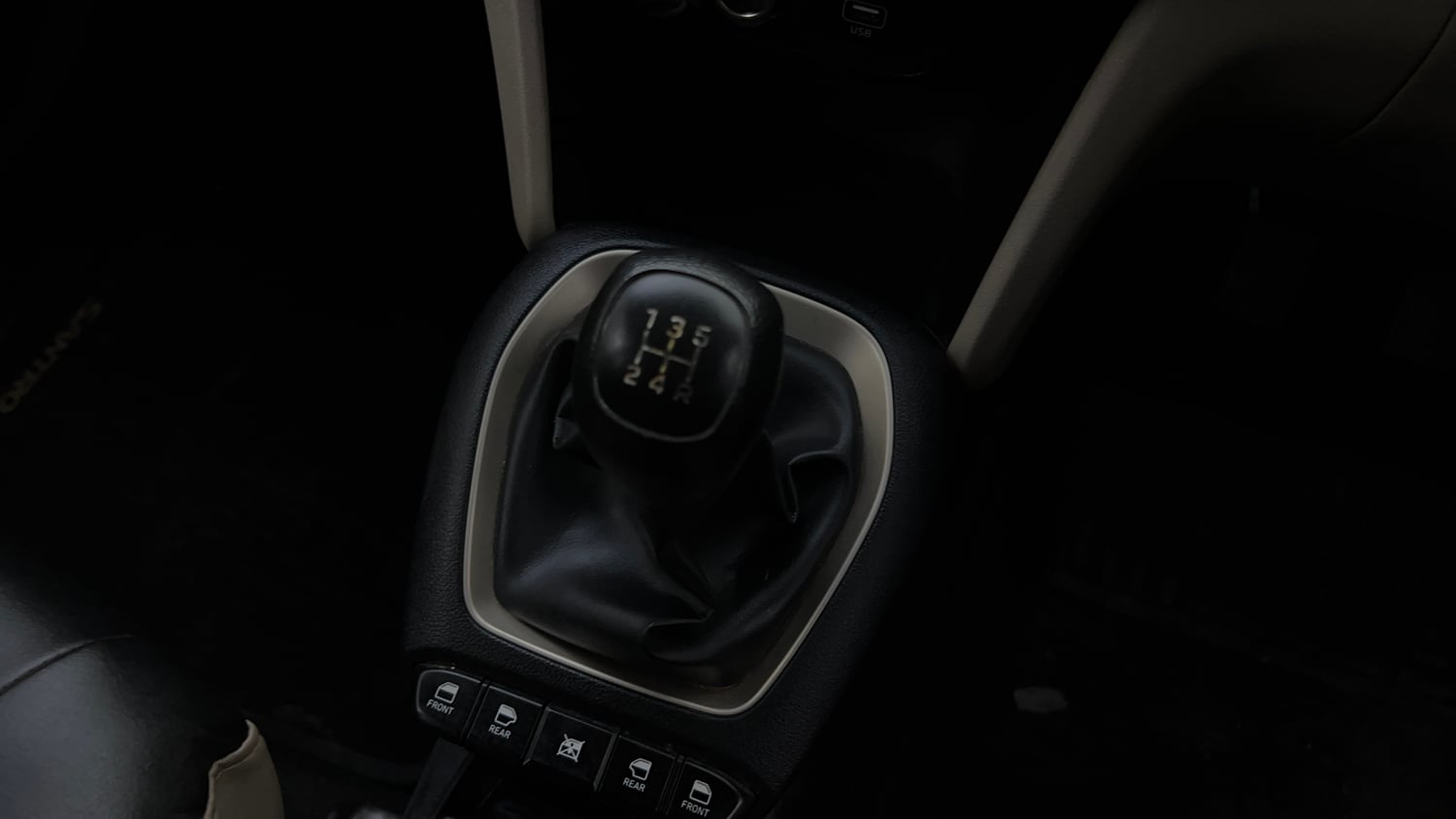 Used 2019 Hyundai Santro Asta Petrol Manual interior GEAR  KNOB VIEW