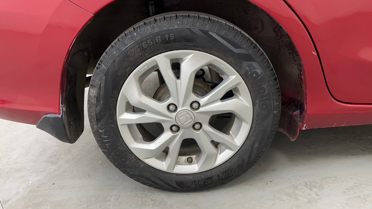 Used 2018 Honda Amaze 1.2 V MT Petrol Petrol Manual tyres RIGHT REAR TYRE RIM VIEW