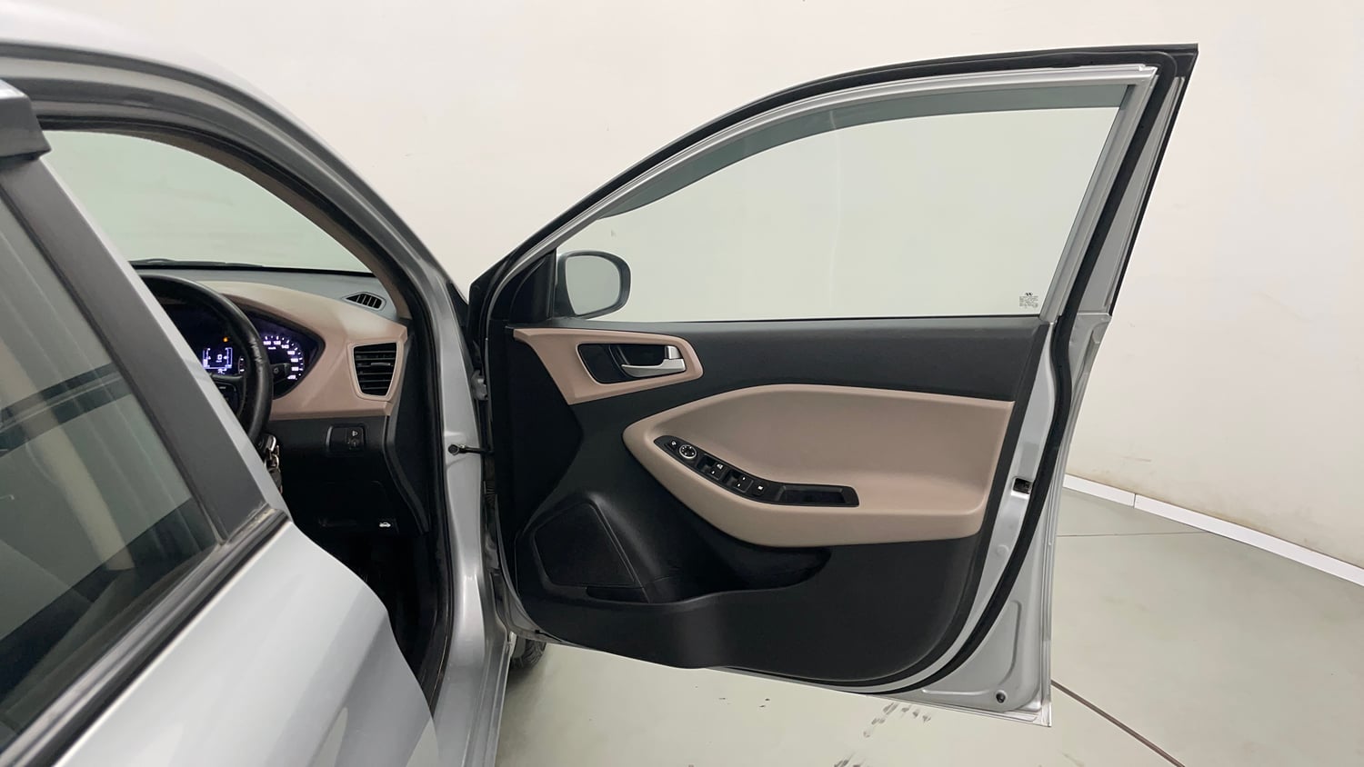 Used 2020 Hyundai Elite i20 Sportz Plus 1.2 Petrol Manual interior RIGHT FRONT DOOR OPEN VIEW
