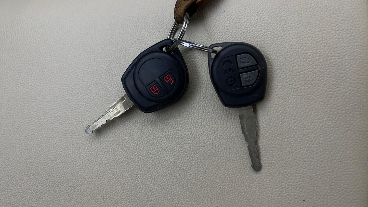 Used 2018 Maruti Suzuki Dzire VXi Petrol Manual extra CAR KEY VIEW