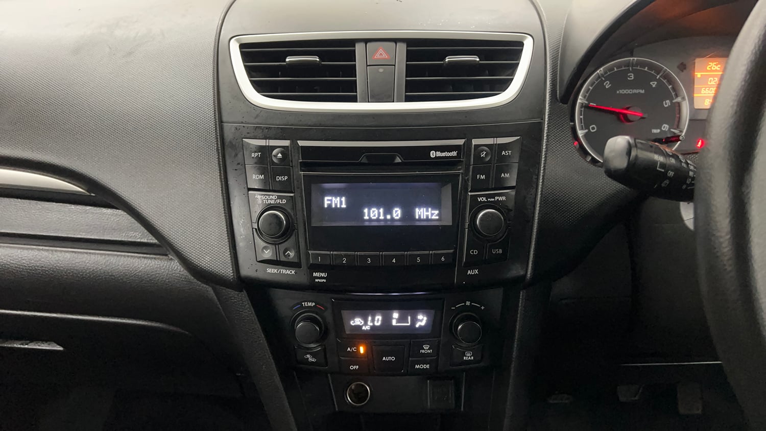 Used 2015 Maruti Suzuki Swift ZDi Diesel Manual interior MUSIC SYSTEM & AC CONTROL VIEW