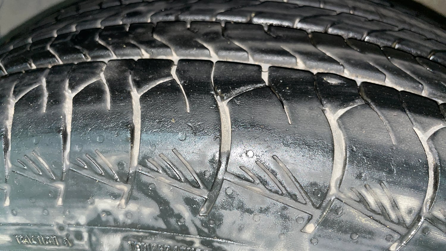 Used 2022 Kia Sonet GTX Plus 1.0 iMT Petrol Manual tyres LEFT FRONT TYRE TREAD VIEW