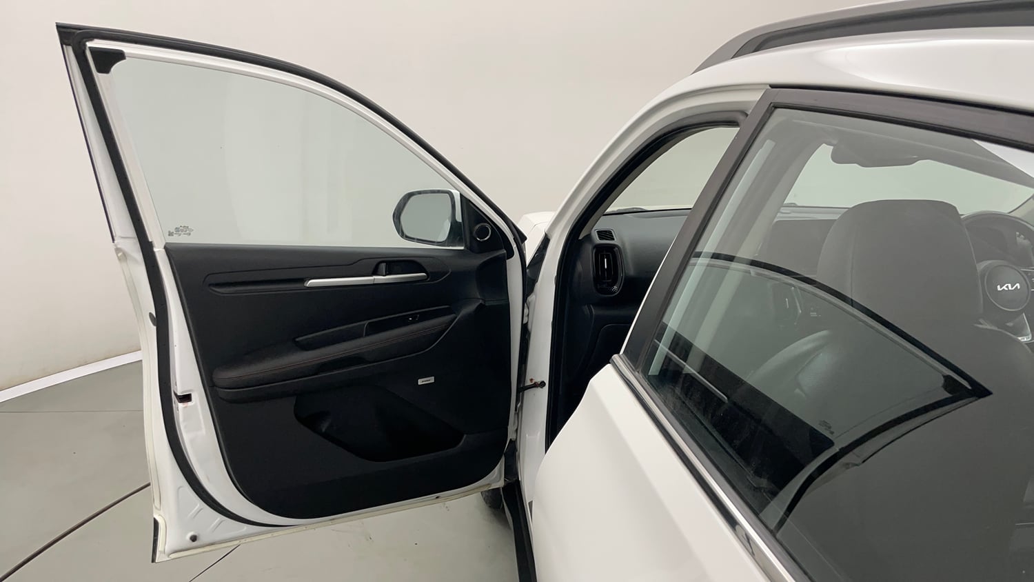 Used 2022 Kia Sonet GTX Plus 1.0 iMT Petrol Manual interior LEFT FRONT DOOR OPEN VIEW
