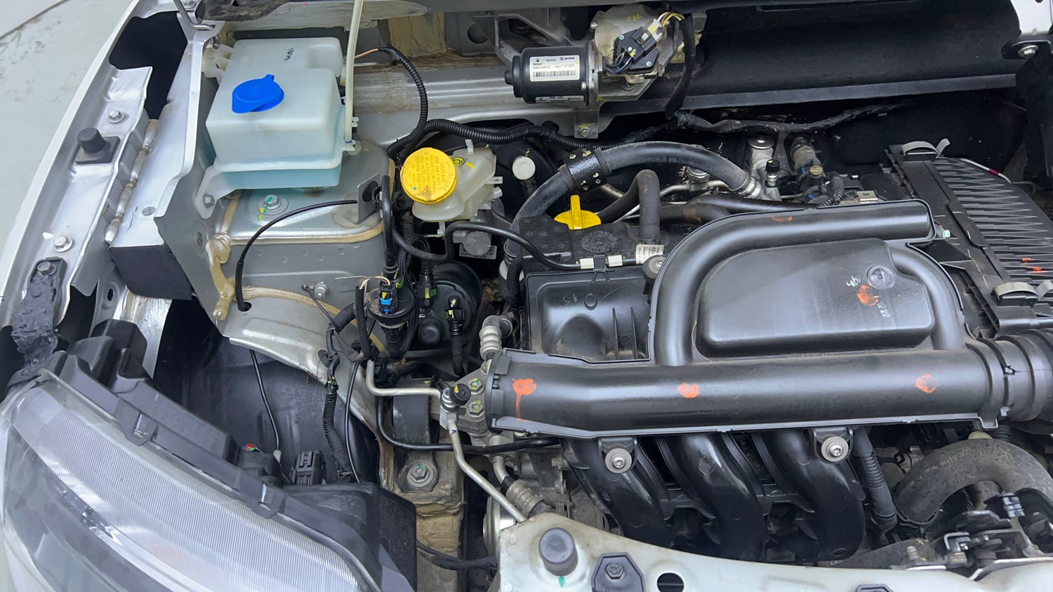 Used 2023 Renault Kwid CLIMBER Petrol Manual engine ENGINE RIGHT SIDE VIEW