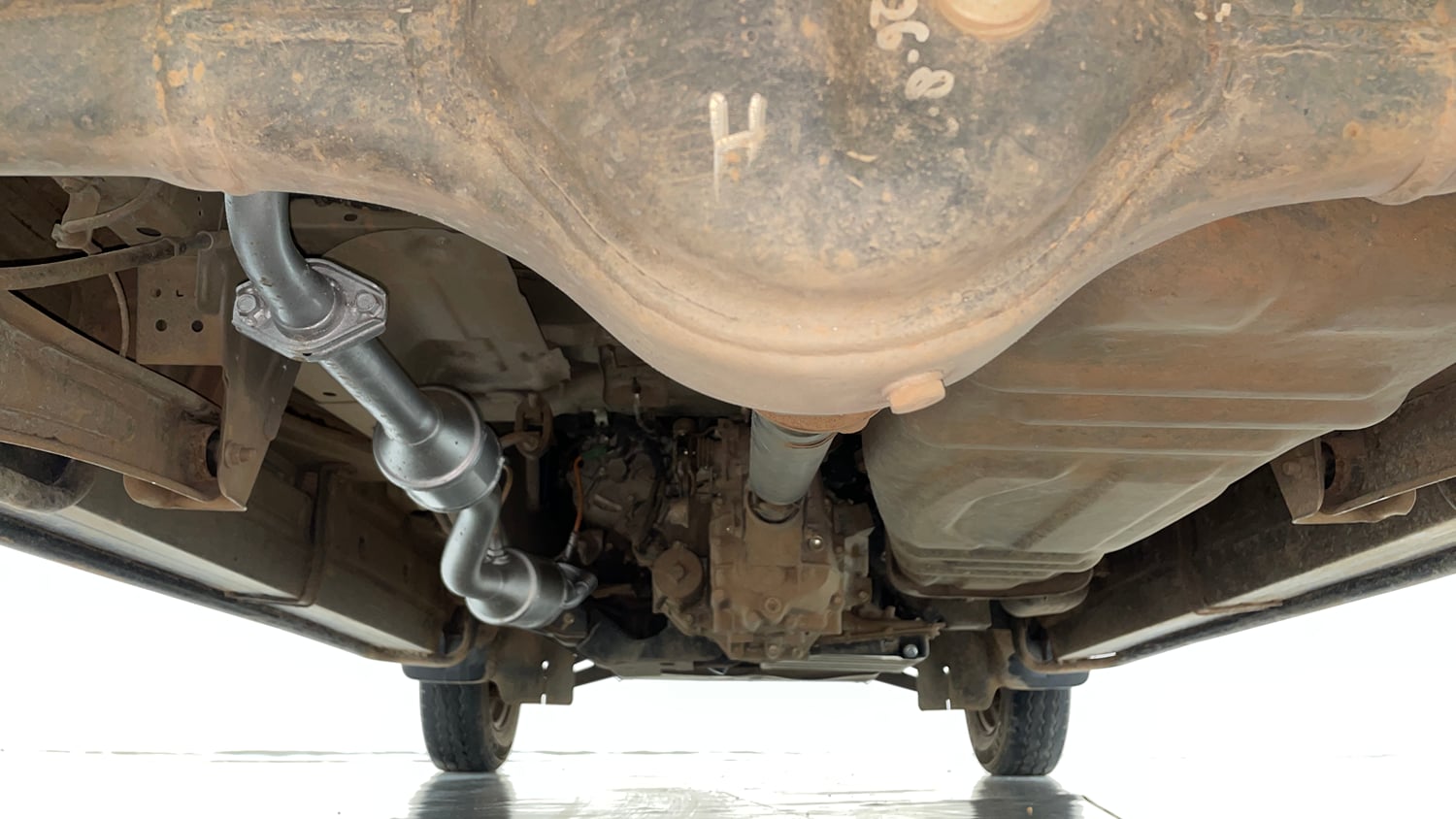 Used 2021 Maruti Suzuki Eeco 5 STR WITH A/C+HTR Petrol Manual extra REAR UNDERBODY VIEW (TAKEN FROM REAR)