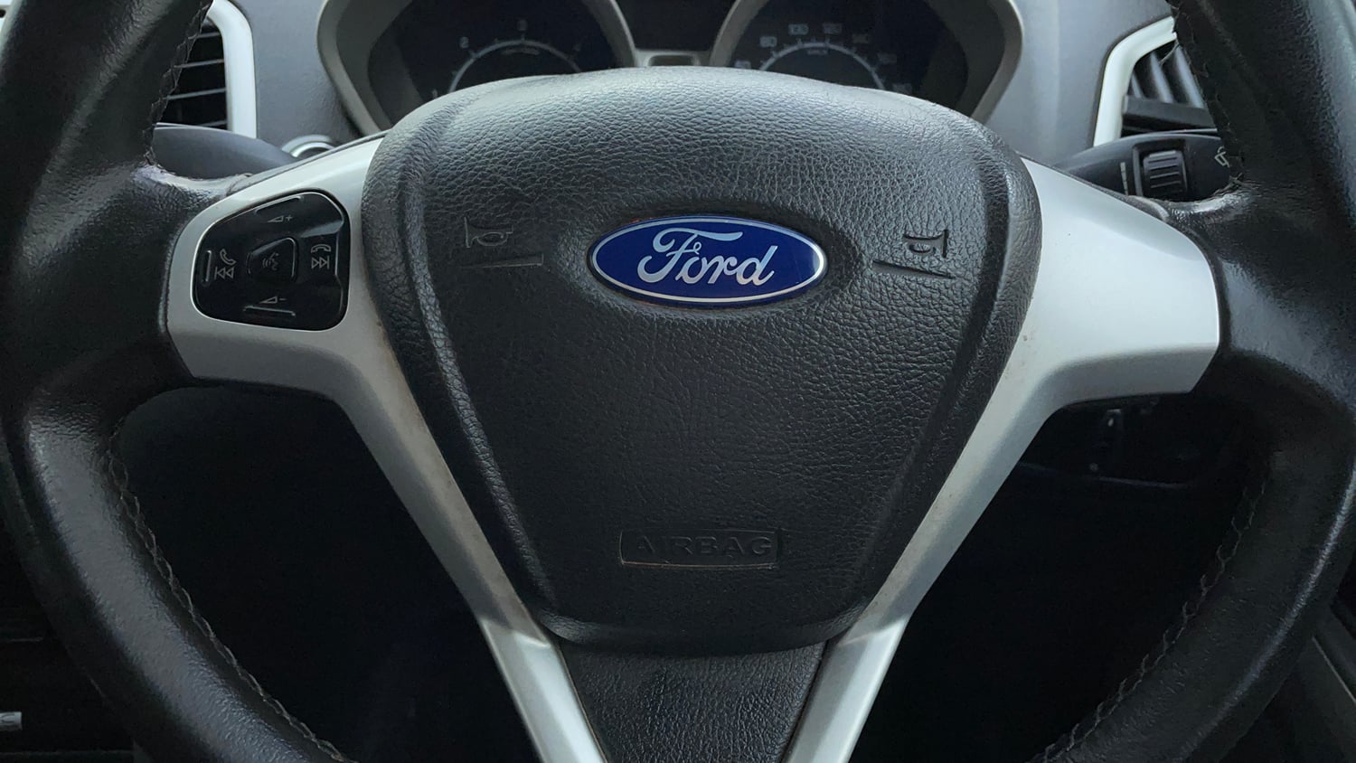 Used 2014 Ford EcoSport Titanium 1.5 TDCi (Opt) Diesel Manual top_features Airbags