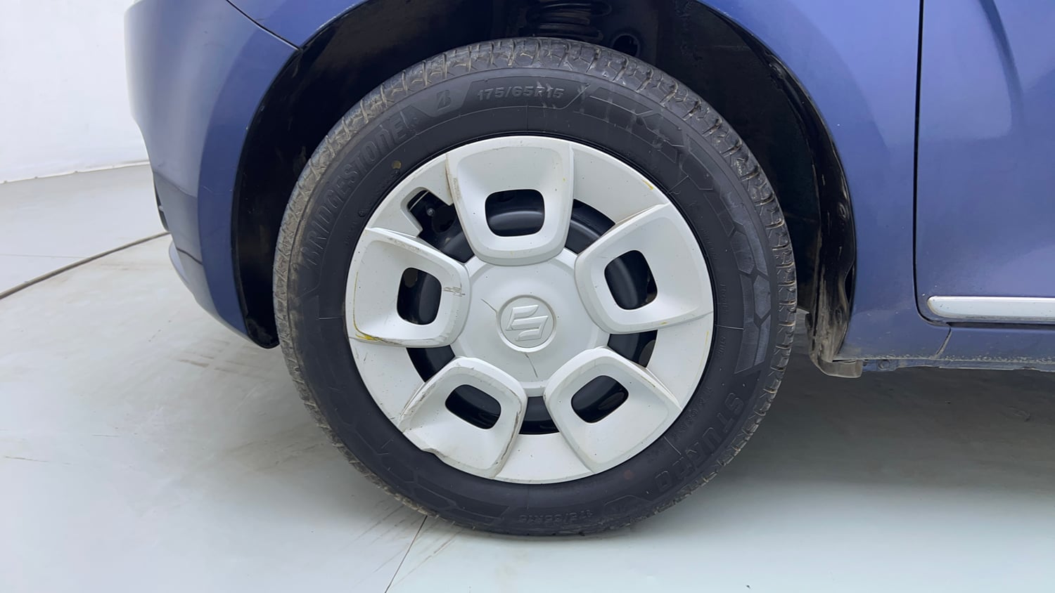 Used 2018 Maruti Suzuki Ignis Delta 1.2 AMT Petrol Automatic tyres LEFT FRONT TYRE RIM VIEW