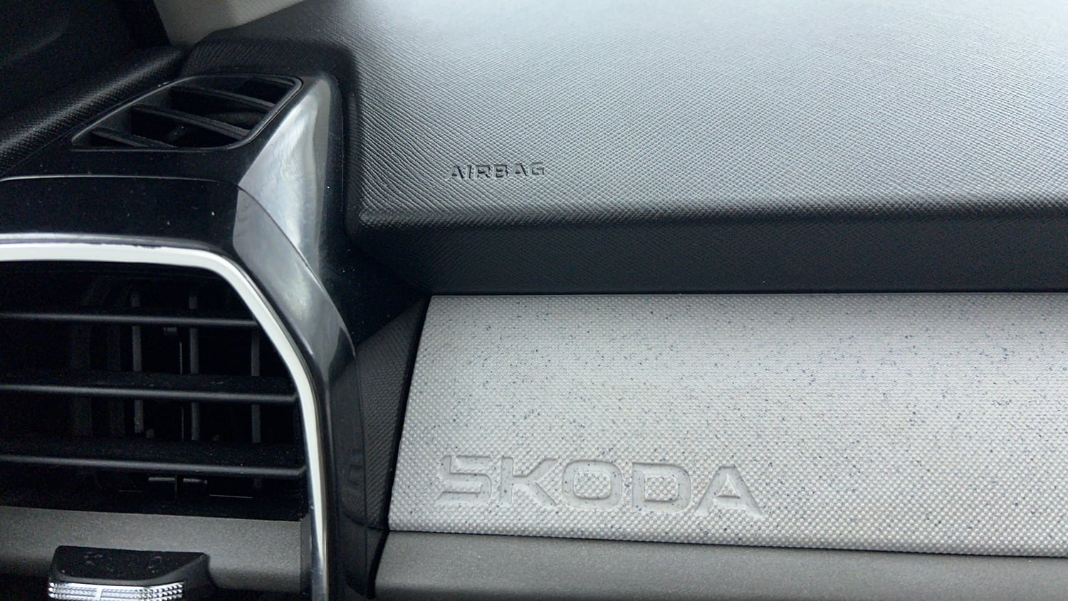 Used 2025 Skoda Kylaq Signature Plus AT Petrol Automatic top_features Airbags
