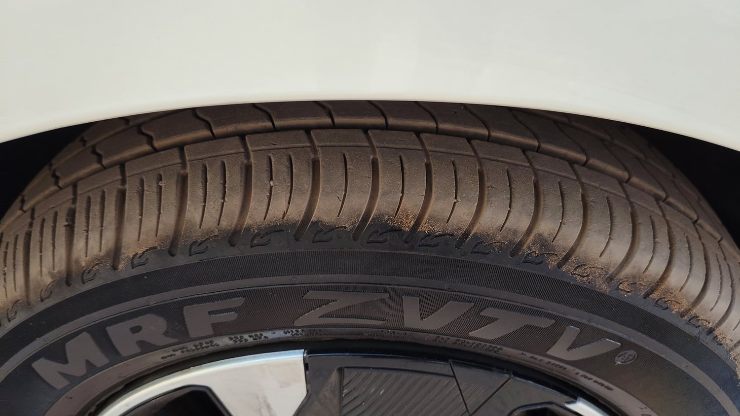 Used 2025 Tata Tiago XT Petrol Manual tyres RIGHT FRONT TYRE TREAD VIEW