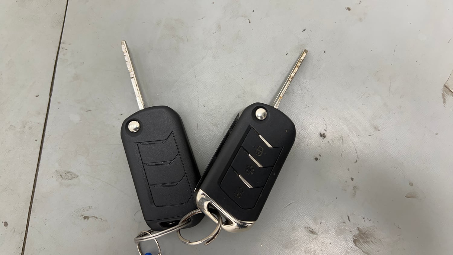 Used 2022 mahindra Thar LX Hard Top Petrol MT 4WD Petrol Manual extra CAR KEY VIEW