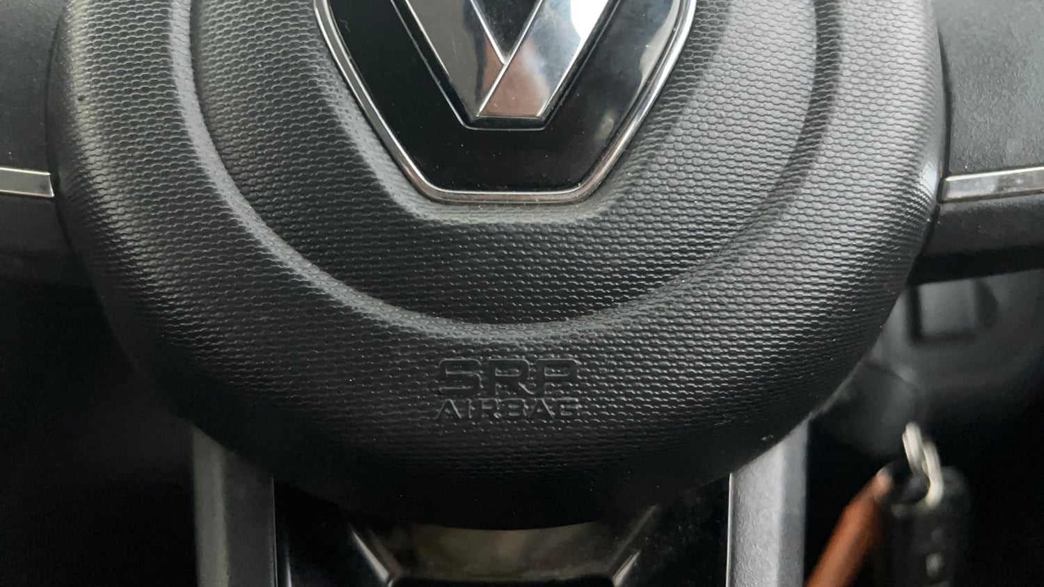 Used 2020 Renault Kwid 1.0 RXT AMT Opt Petrol Automatic top_features Airbags