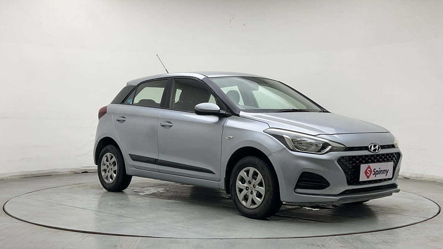Used 2019 Hyundai Elite i20 Magna Executive 1.2 Petrol Manual exterior RIGHT FRONT CORNER VIEW