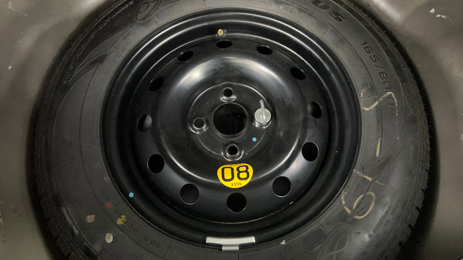 Used 2015 Maruti Suzuki Swift ZDi Diesel Manual tyres SPARE TYRE VIEW