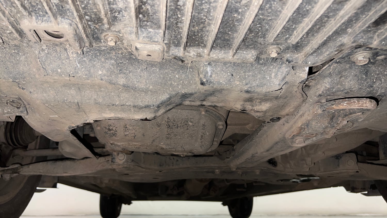 Used 2015 Toyota Corolla Altis G Petrol Petrol Manual extra FRONT LEFT UNDERBODY VIEW