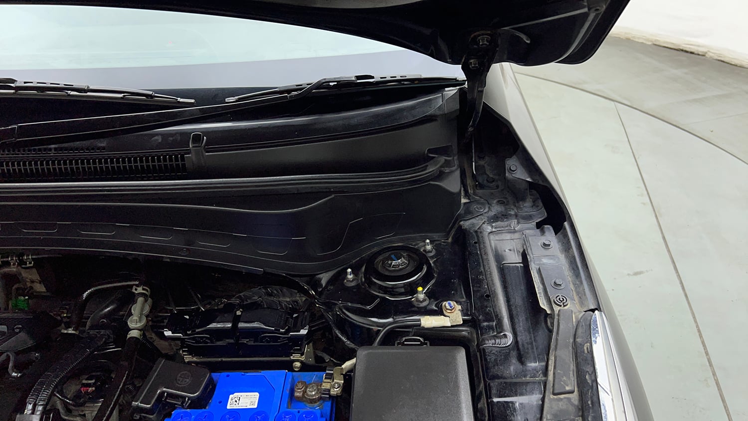 Used 2021 kia Seltos HTX IVT 1.5 Petrol Automatic engine ENGINE LEFT SIDE HINGE & APRON VIEW
