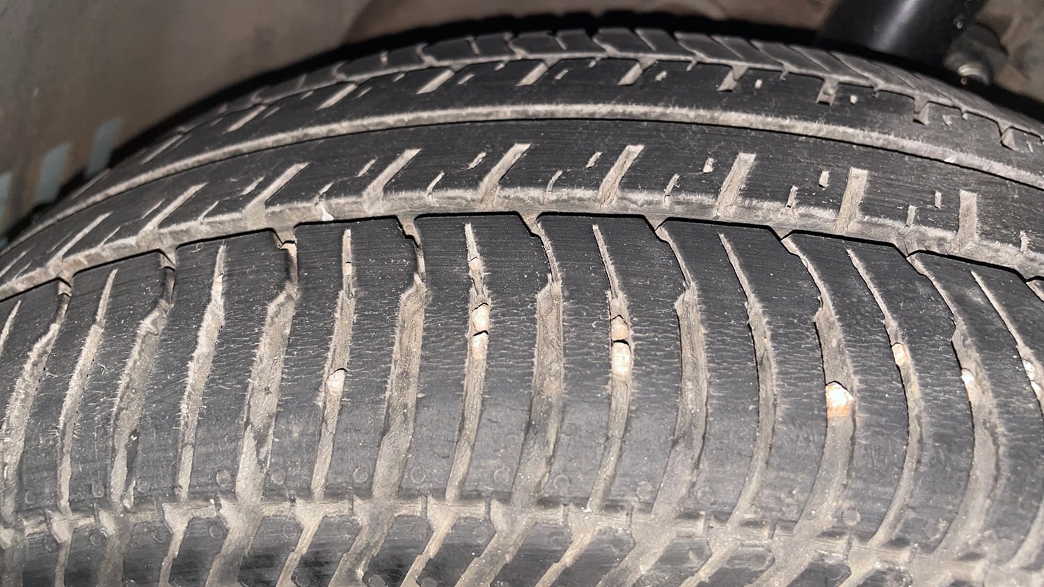 Used 2014 Ford EcoSport Titanium 1.5 TDCi (Opt) Diesel Manual tyres LEFT FRONT TYRE TREAD VIEW