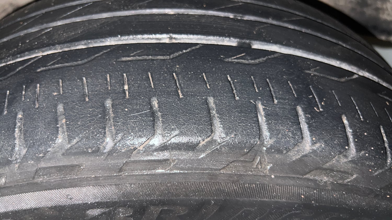 Used 2015 Toyota Corolla Altis G Petrol Petrol Manual tyres LEFT REAR TYRE TREAD VIEW