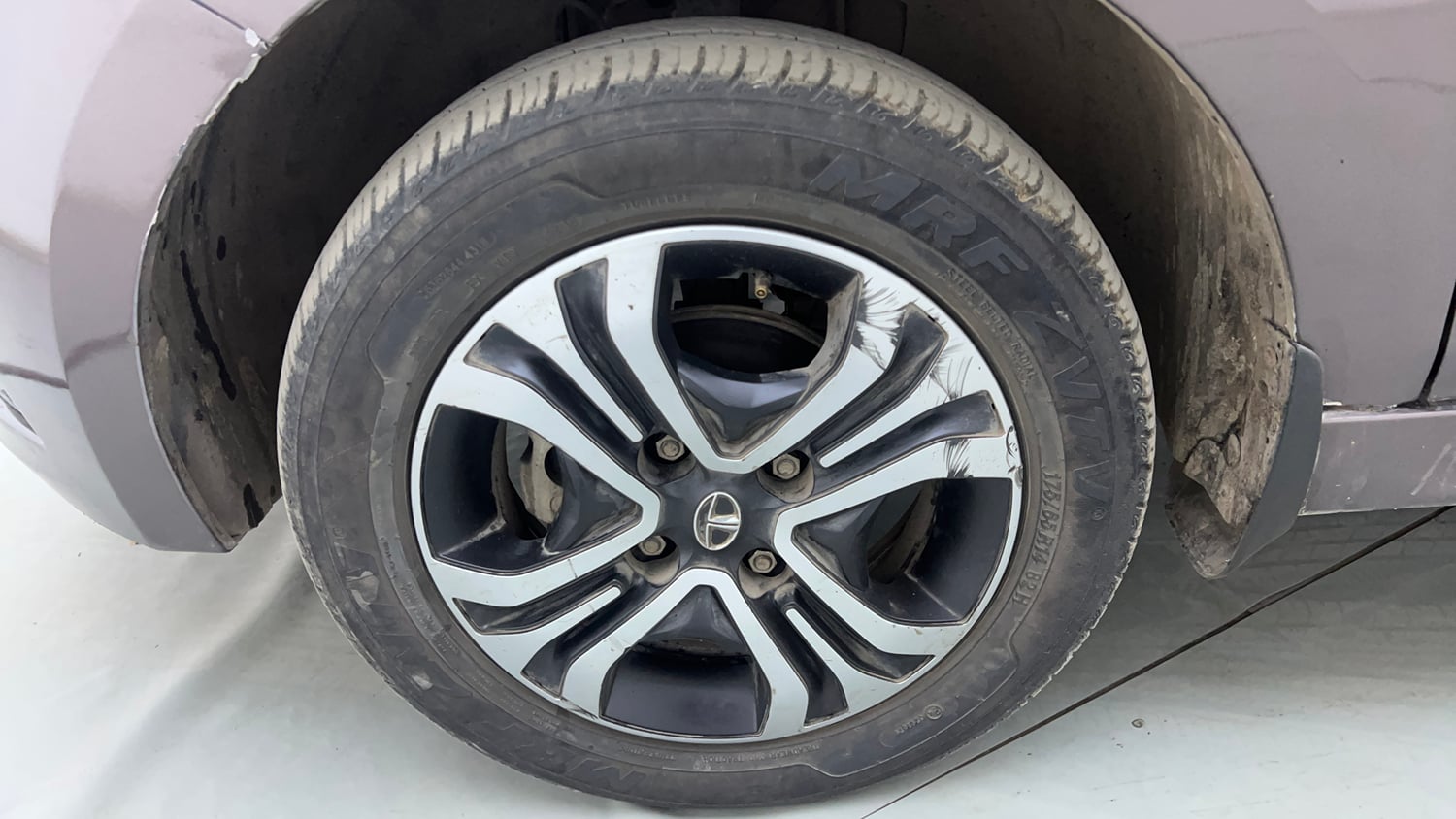 Used 2019 Tata Tiago Revotron XZA Petrol Automatic tyres LEFT FRONT TYRE RIM VIEW