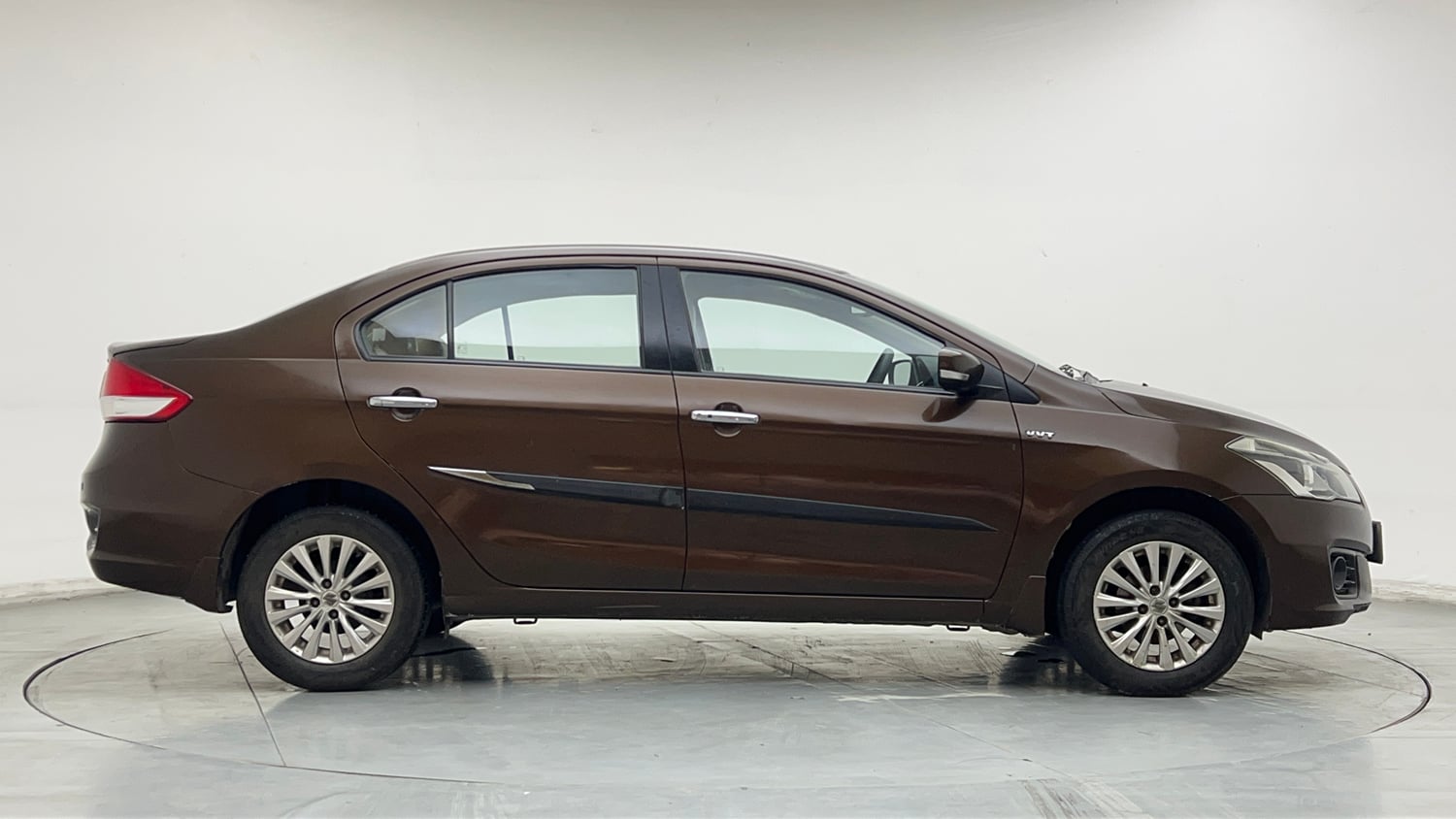 Used 2016 Maruti Suzuki Ciaz ZXi Petrol Manual exterior RIGHT SIDE VIEW