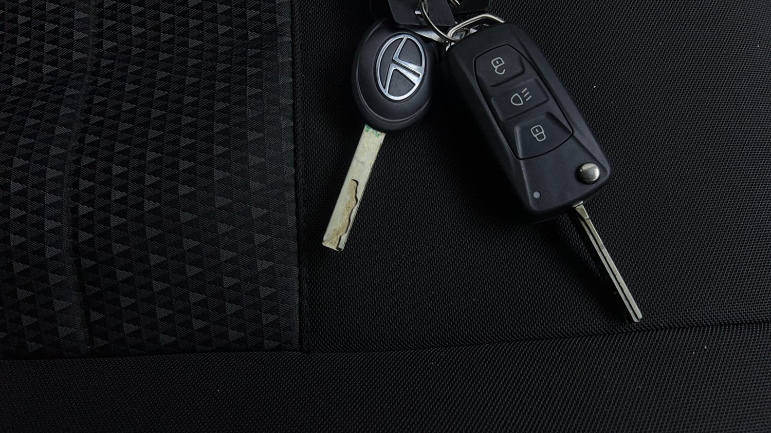 Used 2018 Tata Nexon XM Petrol Manual extra CAR KEY VIEW