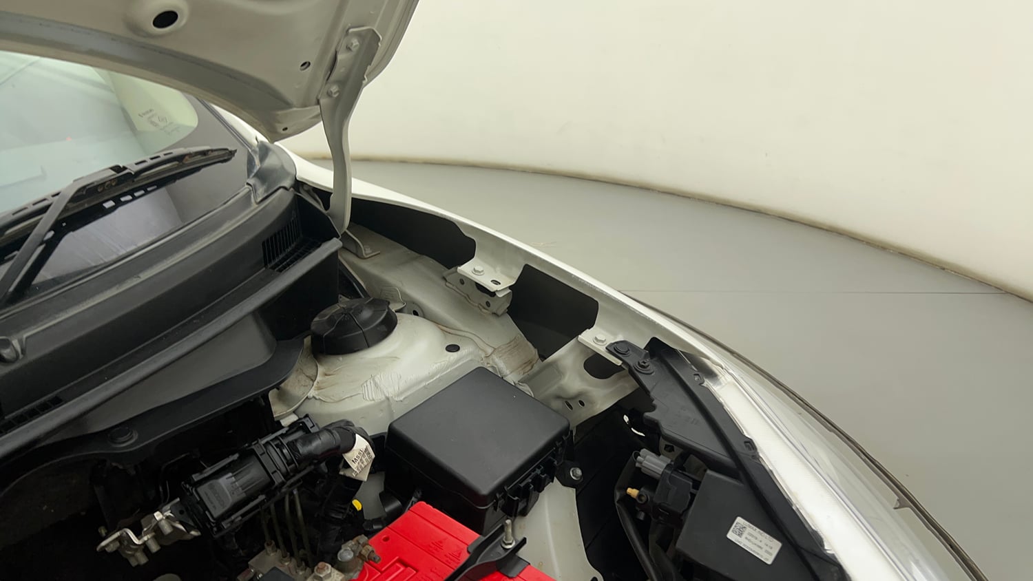 Used 2019 Maruti Suzuki Dzire VXi Petrol Manual engine ENGINE LEFT SIDE HINGE & APRON VIEW