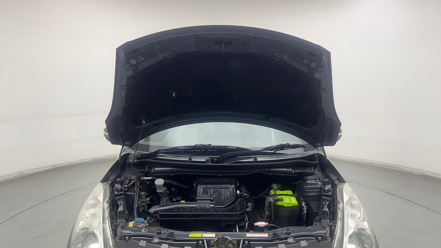 Used 2015 Maruti Suzuki Swift VXi Petrol Manual engine ENGINE & BONNET OPEN FRONT VIEW