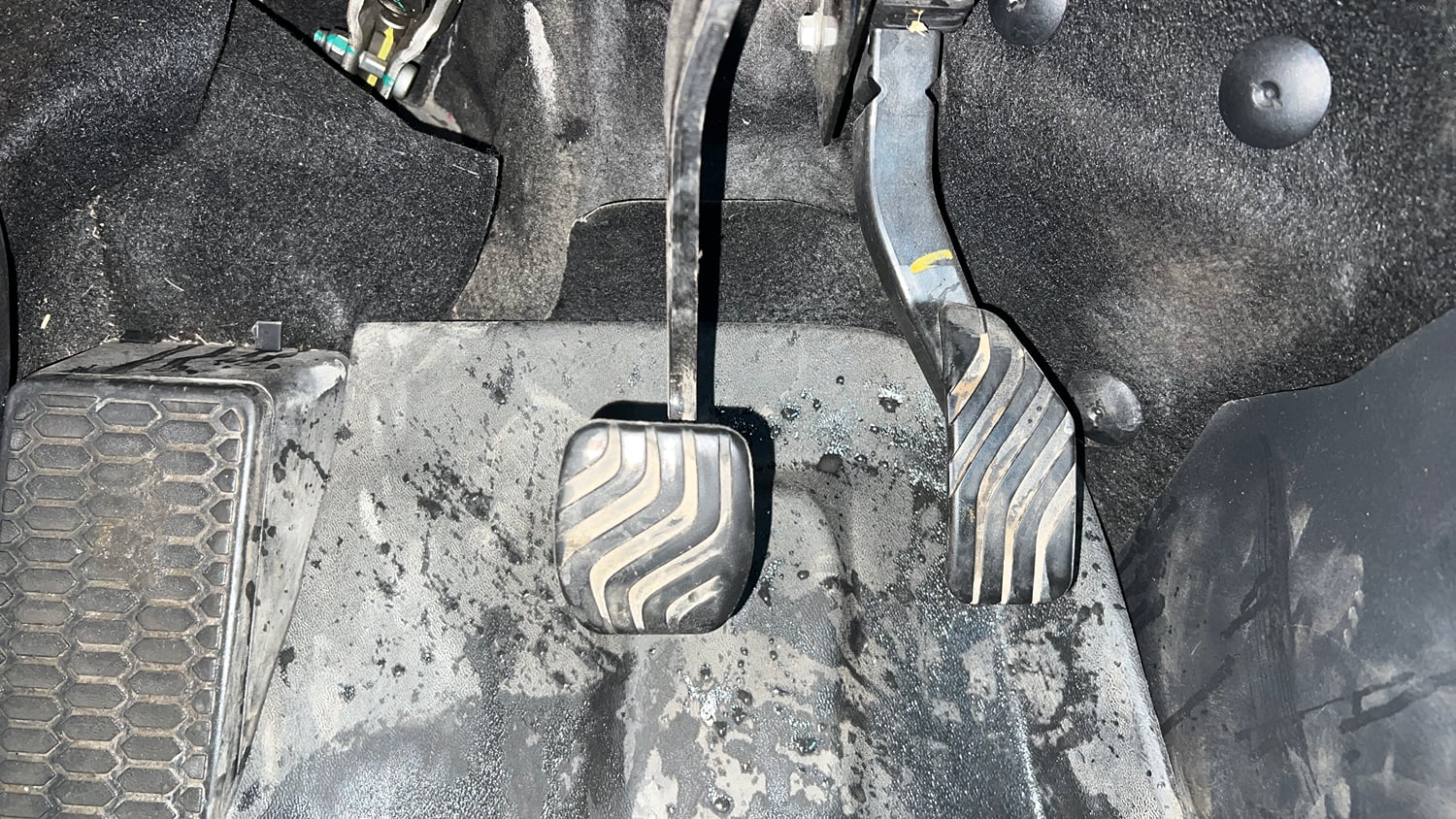 Used 2022 Nissan Magnite XV Premium Turbo CVT Petrol Automatic interior PEDALS VIEW