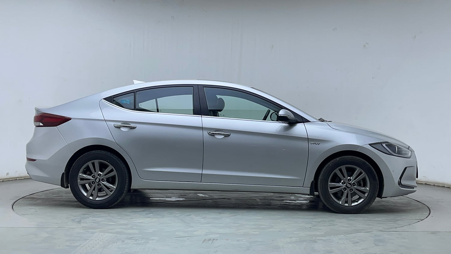 Used 2017 Hyundai Elantra 2.0 SX (O) AT Petrol Automatic exterior RIGHT SIDE VIEW