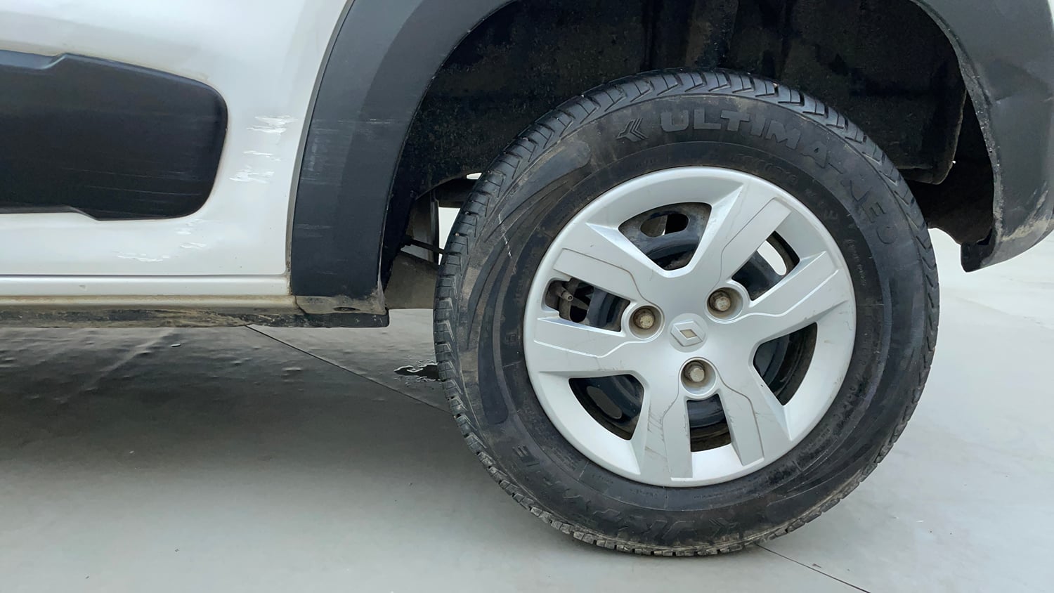 Used 2015 Renault Kwid RXT Petrol Manual tyres LEFT REAR TYRE RIM VIEW