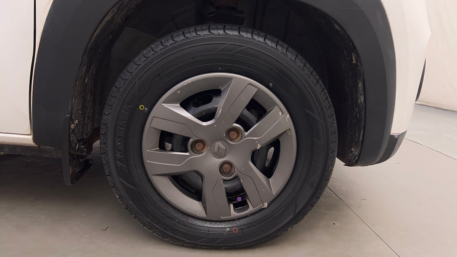 Used 2017 Renault Kwid 1.0 RXT Petrol Manual tyres RIGHT FRONT TYRE RIM VIEW