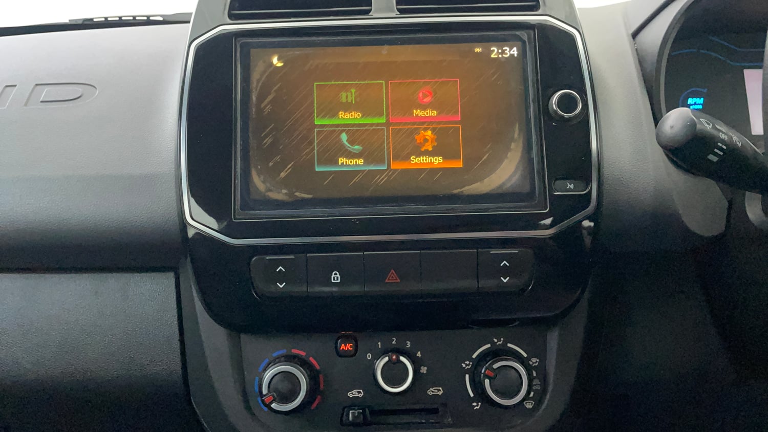 Used 2020 Renault Kwid RXT Petrol Manual interior MUSIC SYSTEM & AC CONTROL VIEW