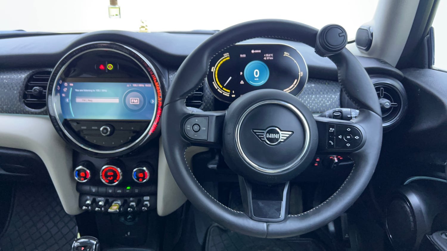 Used 2023 Mini Cooper SE 3-Door Electric Automatic interior STEERING VIEW