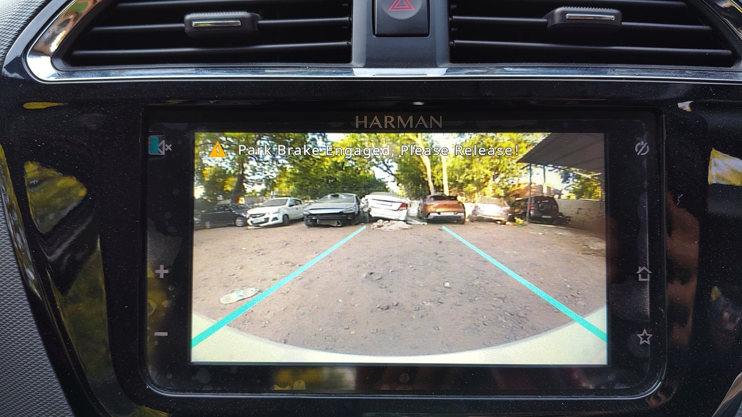 Used 2025 Tata Tiago XT Petrol Manual top_features Rear camera