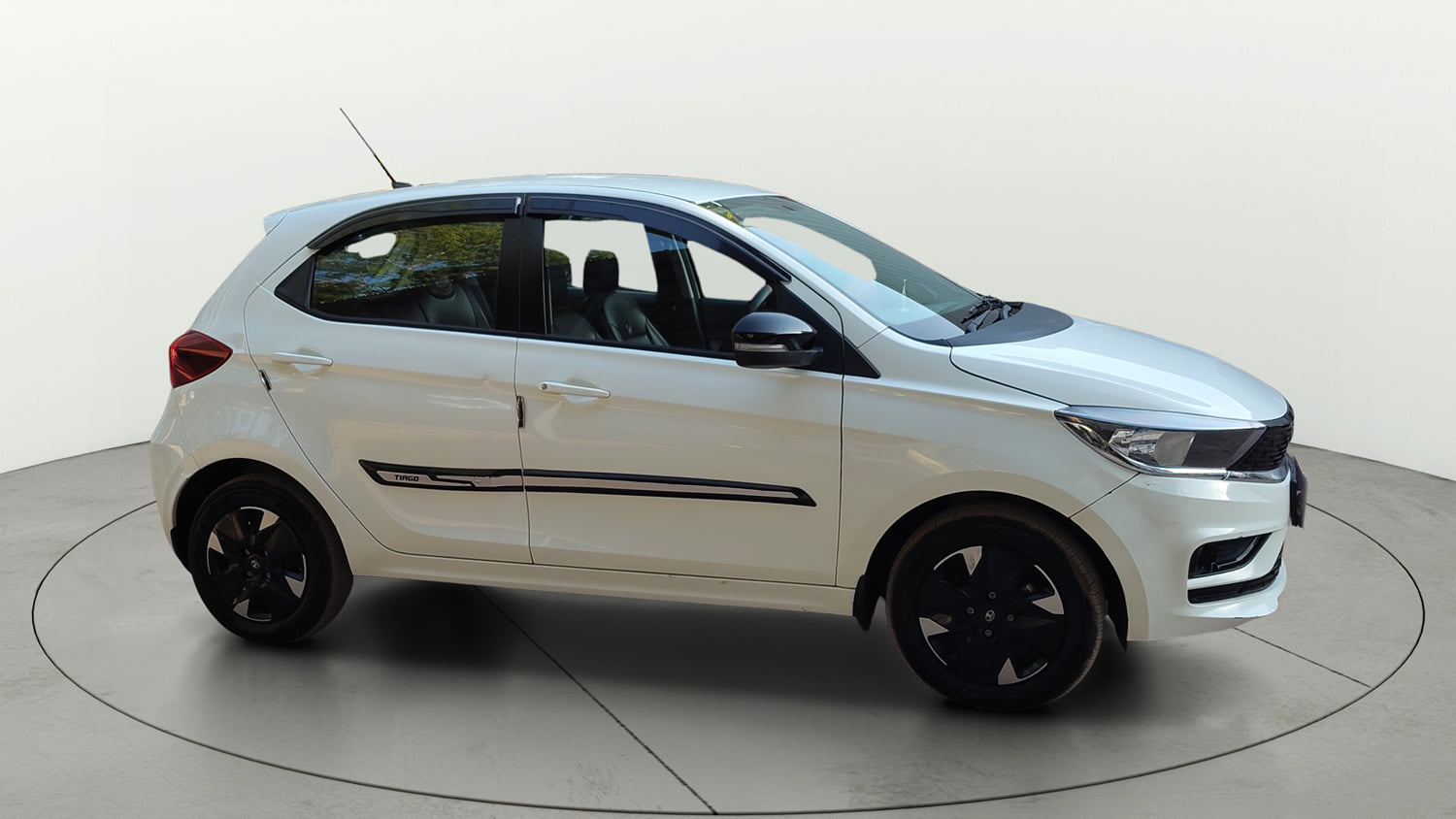 Used 2025 Tata Tiago XT Petrol Manual exterior RIGHT SIDE VIEW